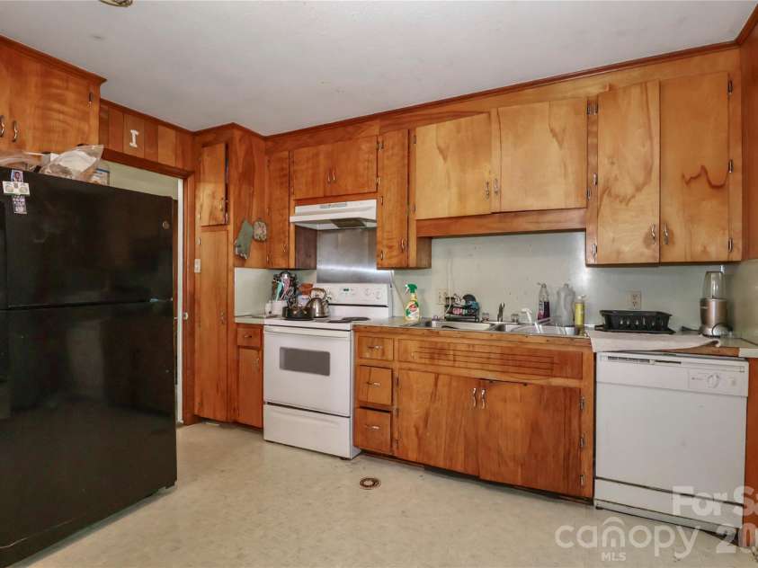 225 Midway Road, Statesville, NC 28625.  MLS# CAR4370423, YatesRealty ID 12819. 