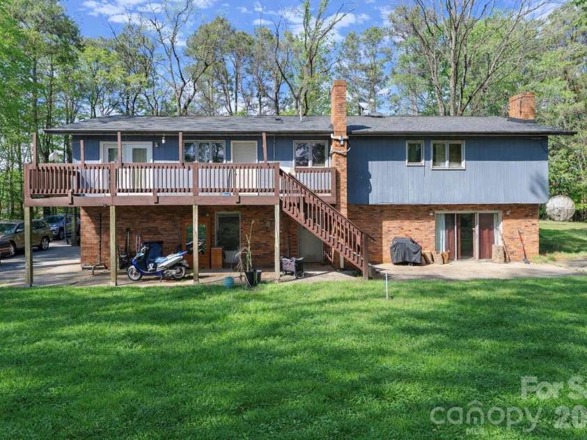 225 Midway Road, Statesville, NC 28625.  MLS# CAR4370423, YatesRealty ID 12819. 