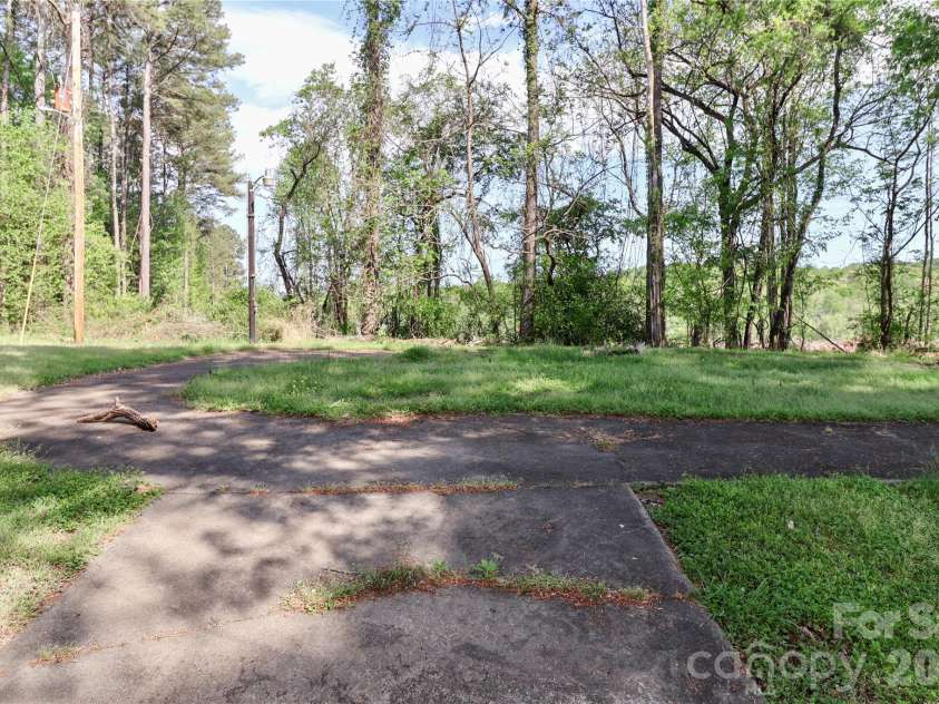 225 Midway Road, Statesville, NC 28625.  MLS# CAR4370423, YatesRealty ID 12819. 