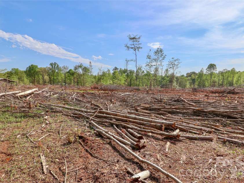 225 Midway Road, Statesville, NC 28625.  MLS# CAR4370423, YatesRealty ID 12819. 