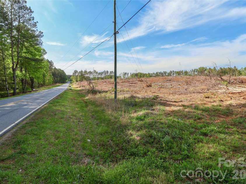 225 Midway Road, Statesville, NC 28625.  MLS# CAR4370423, YatesRealty ID 12819. 