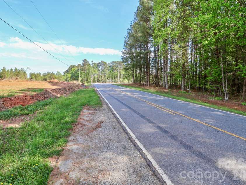 225 Midway Road, Statesville, NC 28625.  MLS# CAR4370423, YatesRealty ID 12819. 