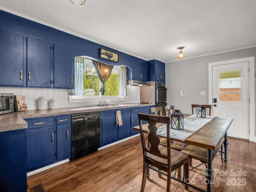 88 Valley Street, Marion, NC 28752.  MLS# CAR4247469, YatesRealty ID 12820. 