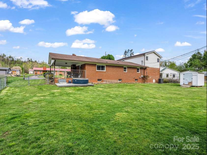 88 Valley Street, Marion, NC 28752.  MLS# CAR4247469, YatesRealty ID 12820. 