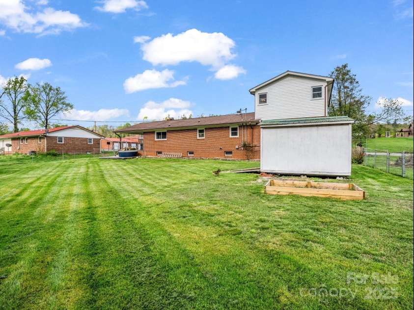 88 Valley Street, Marion, NC 28752.  MLS# CAR4247469, YatesRealty ID 12820. 