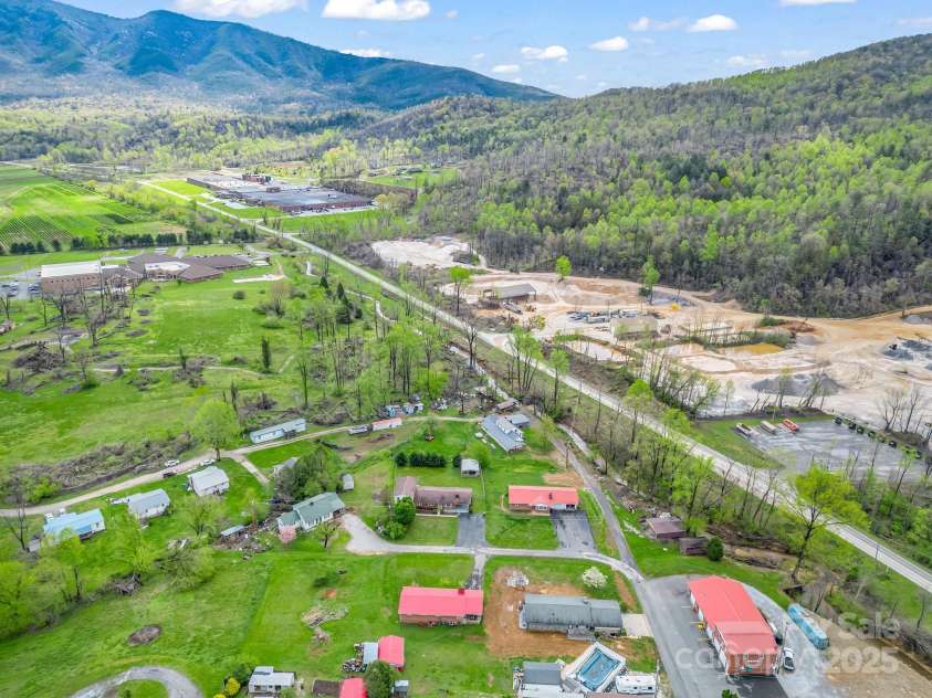 88 Valley Street, Marion, NC 28752.  MLS# CAR4247469, YatesRealty ID 12820. 