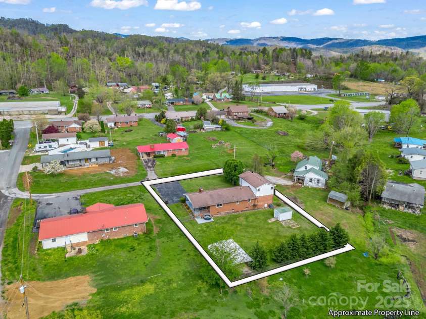 88 Valley Street, Marion, NC 28752.  MLS# CAR4247469, YatesRealty ID 12820. 