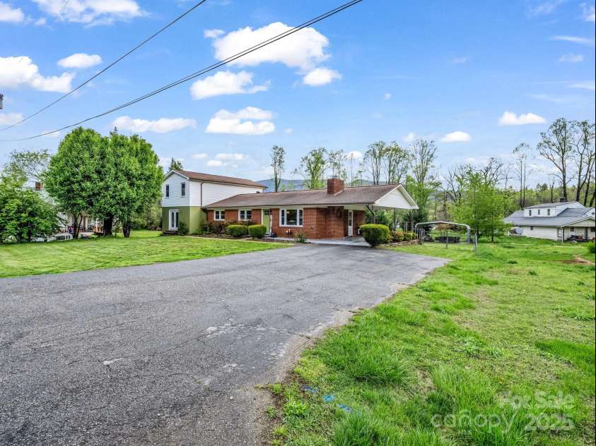 88 Valley Street, Marion, NC 28752.  MLS# CAR4247469, YatesRealty ID 12820. 