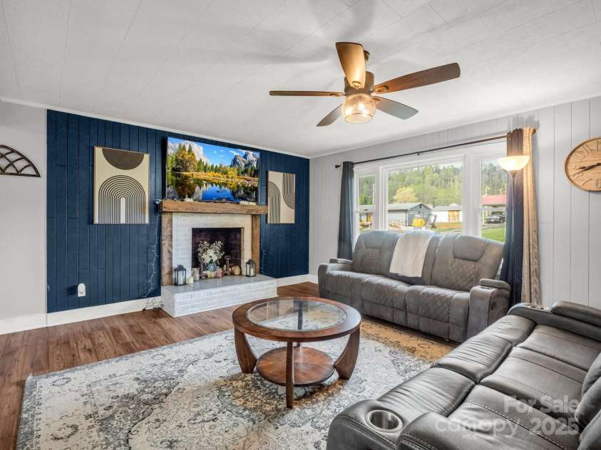 88 Valley Street, Marion, NC 28752.  MLS# CAR4247469, YatesRealty ID 12820. Living Room