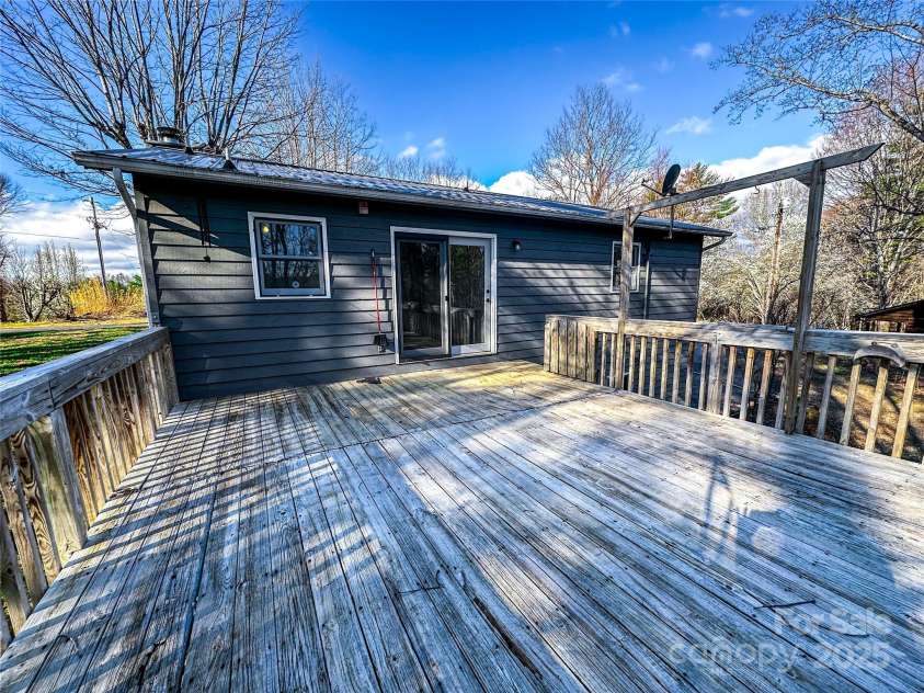 30 Cedar Hill Lane, Weaverville, NC 28787.  MLS# CAR4234678, YatesRealty ID 12821. 