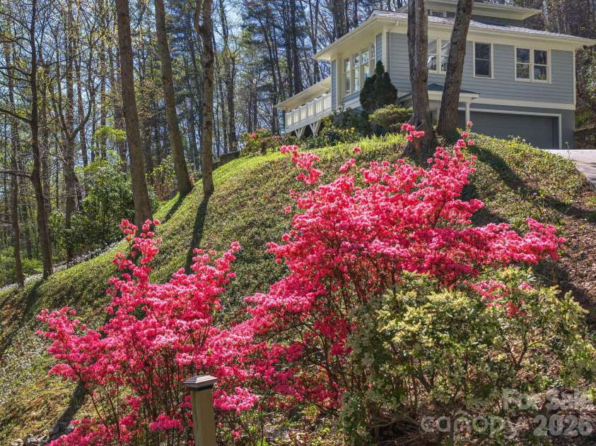 312 Covewood Trail, Asheville, NC 28805.  MLS# CAR4368334, YatesRealty ID 12821. 