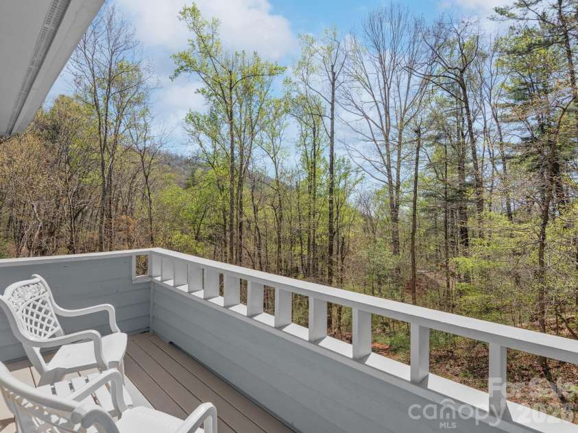 312 Covewood Trail, Asheville, NC 28805.  MLS# CAR4368334, YatesRealty ID 12821. Private Primary Suite Balcony