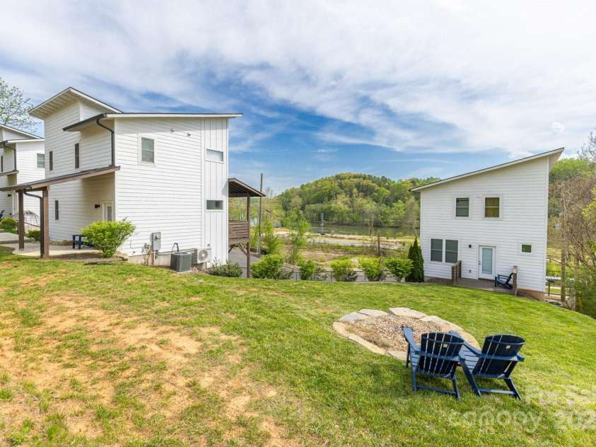 1061 Riverside Drive, Asheville, NC 28804.  MLS# CAR4250839, YatesRealty ID 12823. 