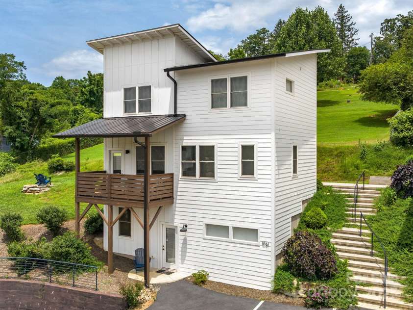 1061 Riverside Drive, Asheville, NC 28804.  MLS# CAR4250839, YatesRealty ID 12823. 