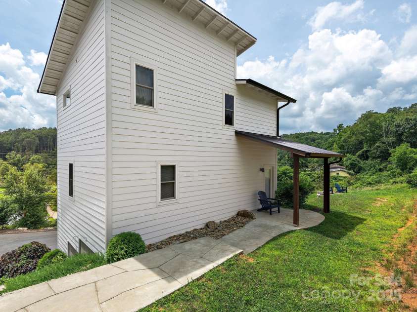 1061 Riverside Drive, Asheville, NC 28804.  MLS# CAR4250839, YatesRealty ID 12823. 
