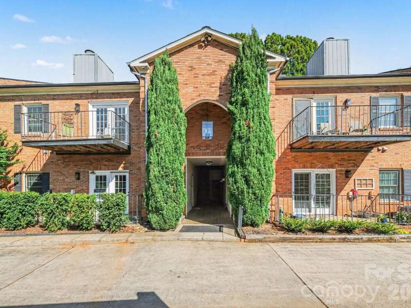 1012 Queens Road, Charlotte, NC 28207.  MLS# CAR4363907, YatesRealty ID 12824. 