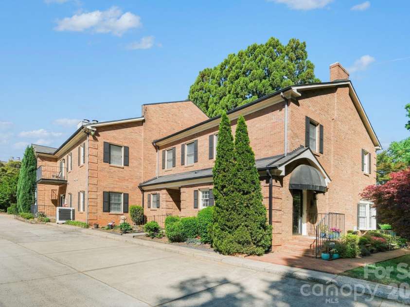 1012 Queens Road, Charlotte, NC 28207.  MLS# CAR4363907, YatesRealty ID 12824. 