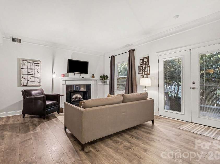 1012 Queens Road, Charlotte, NC 28207.  MLS# CAR4363907, YatesRealty ID 12824. 