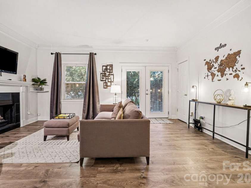 1012 Queens Road, Charlotte, NC 28207.  MLS# CAR4363907, YatesRealty ID 12824. 