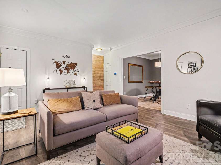 1012 Queens Road, Charlotte, NC 28207.  MLS# CAR4363907, YatesRealty ID 12824. 
