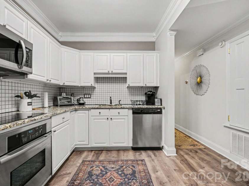 1012 Queens Road, Charlotte, NC 28207.  MLS# CAR4363907, YatesRealty ID 12824. 