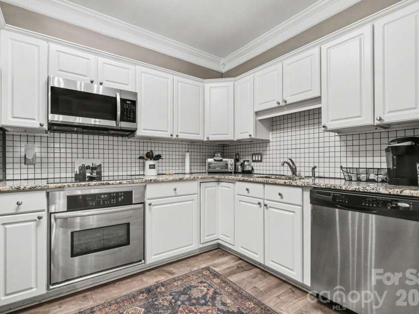 1012 Queens Road, Charlotte, NC 28207.  MLS# CAR4363907, YatesRealty ID 12824. 