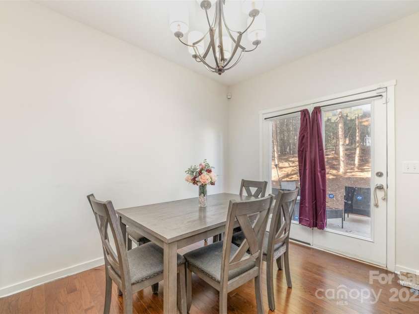 8411 Washoe Pine Lane, Charlotte, NC 28215.  MLS# CAR4219502, YatesRealty ID 12824. Dining area