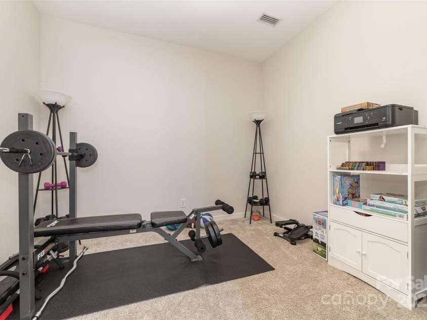 8411 Washoe Pine Lane, Charlotte, NC 28215.  MLS# CAR4219502, YatesRealty ID 12824. Flex space