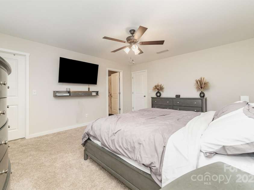 8411 Washoe Pine Lane, Charlotte, NC 28215.  MLS# CAR4219502, YatesRealty ID 12824. Primary bed