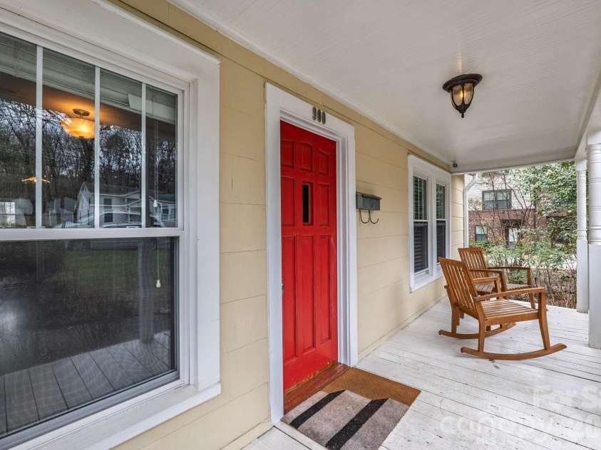900 Sweetbriar Street, Charlotte, NC 28205.  MLS# CAR4352332, YatesRealty ID 12825. 