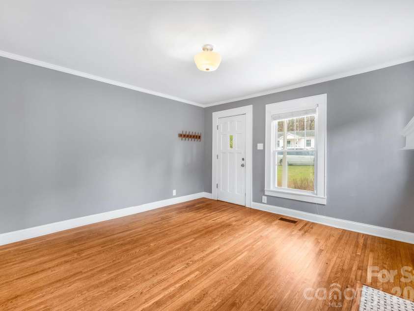900 Sweetbriar Street, Charlotte, NC 28205.  MLS# CAR4352332, YatesRealty ID 12825. 
