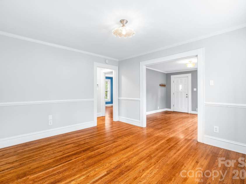 900 Sweetbriar Street, Charlotte, NC 28205.  MLS# CAR4352332, YatesRealty ID 12825. 