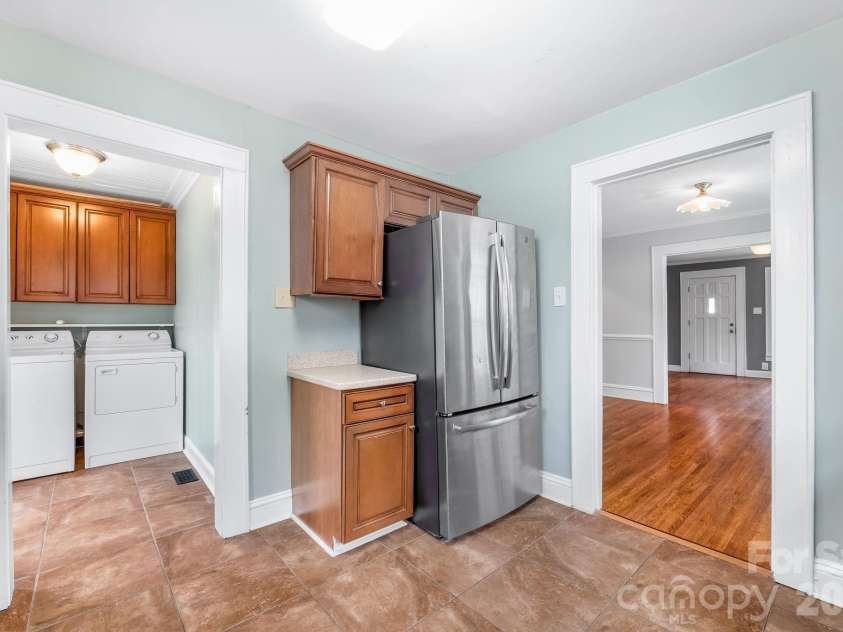 900 Sweetbriar Street, Charlotte, NC 28205.  MLS# CAR4352332, YatesRealty ID 12825. 