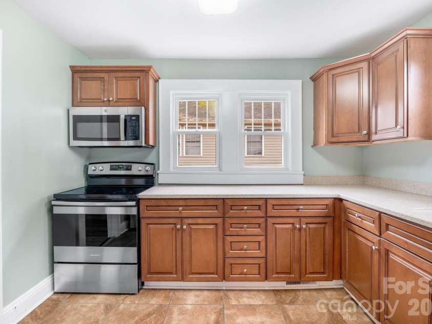 900 Sweetbriar Street, Charlotte, NC 28205.  MLS# CAR4352332, YatesRealty ID 12825. 
