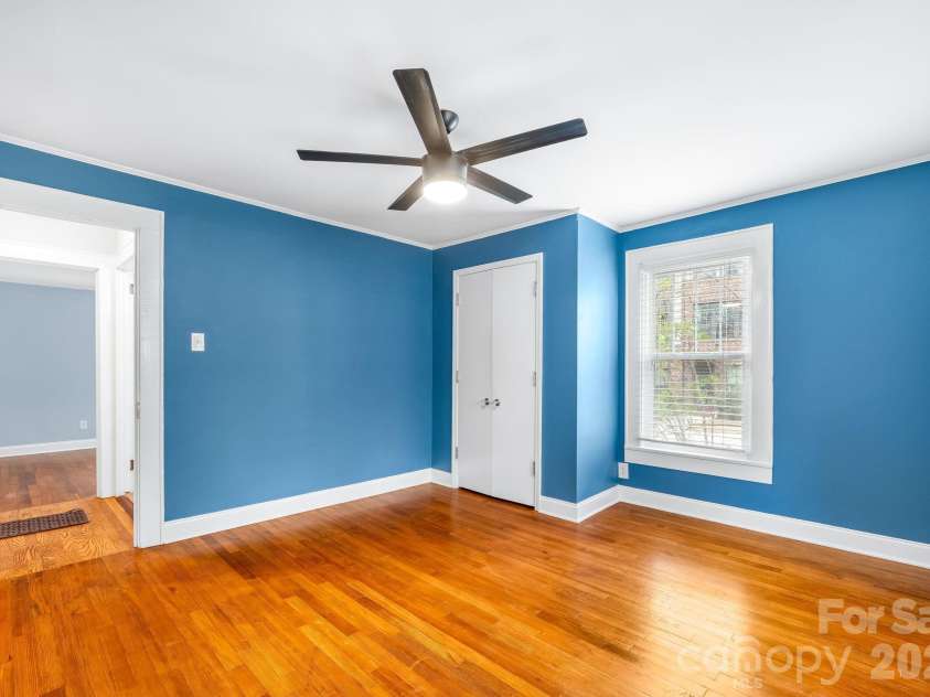 900 Sweetbriar Street, Charlotte, NC 28205.  MLS# CAR4352332, YatesRealty ID 12825. 