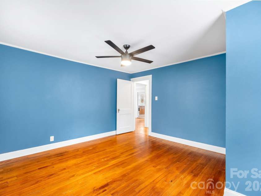 900 Sweetbriar Street, Charlotte, NC 28205.  MLS# CAR4352332, YatesRealty ID 12825. 
