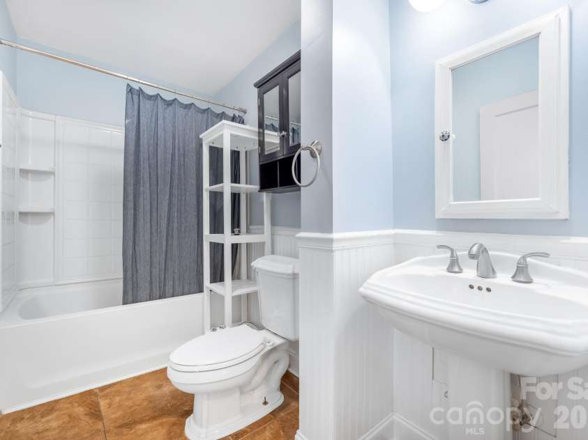 900 Sweetbriar Street, Charlotte, NC 28205.  MLS# CAR4352332, YatesRealty ID 12825. 