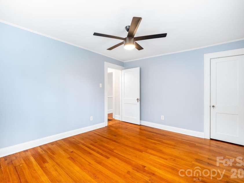 900 Sweetbriar Street, Charlotte, NC 28205.  MLS# CAR4352332, YatesRealty ID 12825. 