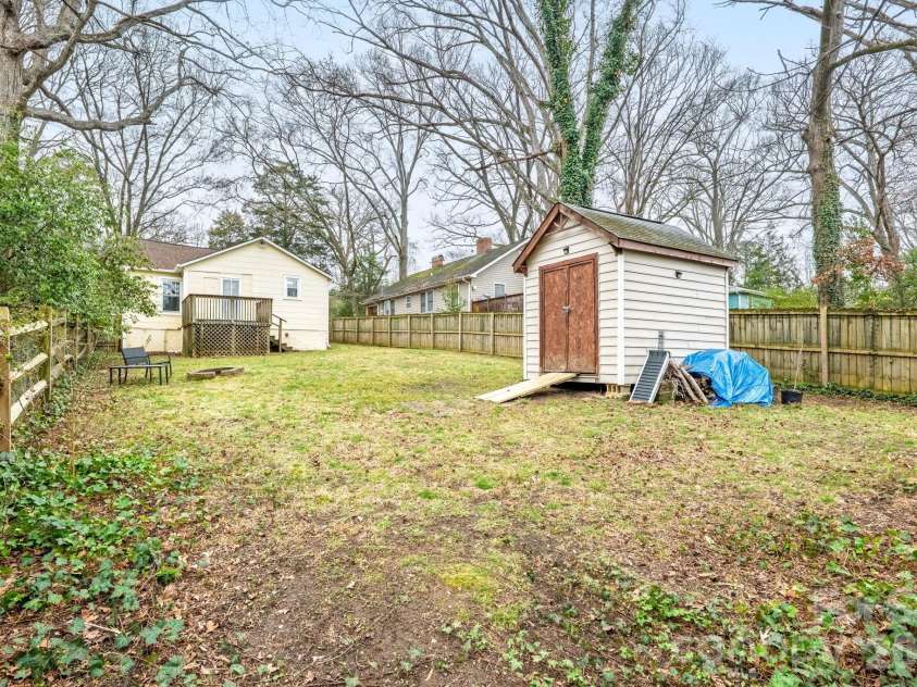 900 Sweetbriar Street, Charlotte, NC 28205.  MLS# CAR4352332, YatesRealty ID 12825. 