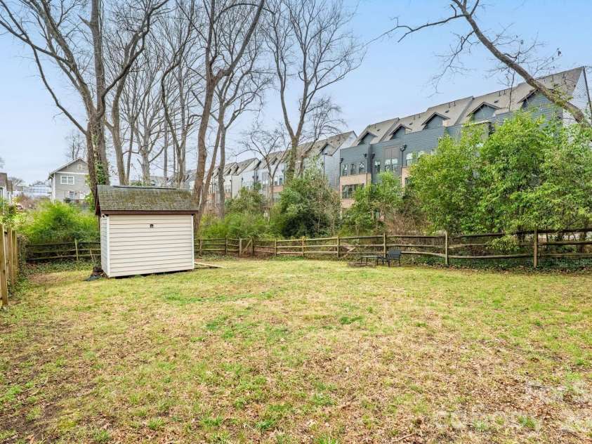 900 Sweetbriar Street, Charlotte, NC 28205.  MLS# CAR4352332, YatesRealty ID 12825. 