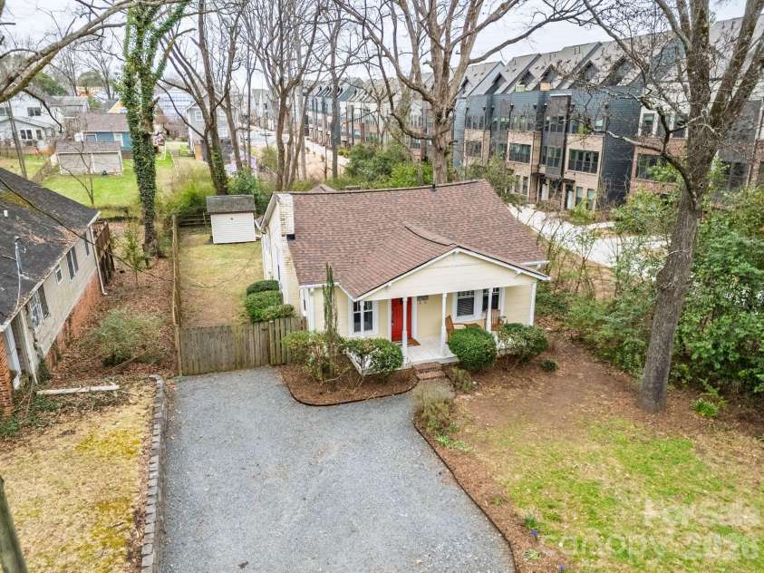 900 Sweetbriar Street, Charlotte, NC 28205.  MLS# CAR4352332, YatesRealty ID 12825. 