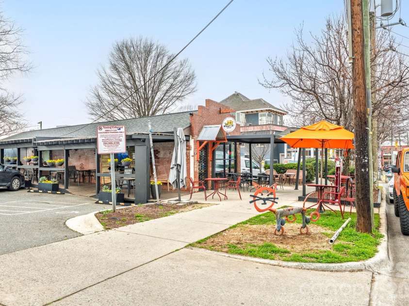 900 Sweetbriar Street, Charlotte, NC 28205.  MLS# CAR4352332, YatesRealty ID 12825. 