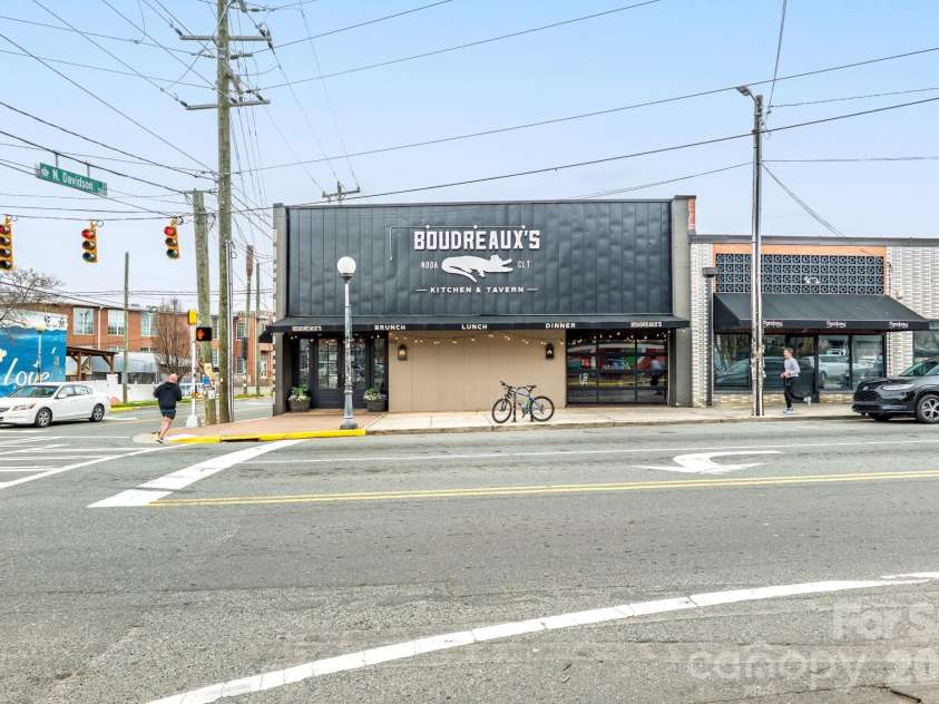 900 Sweetbriar Street, Charlotte, NC 28205.  MLS# CAR4352332, YatesRealty ID 12825. 