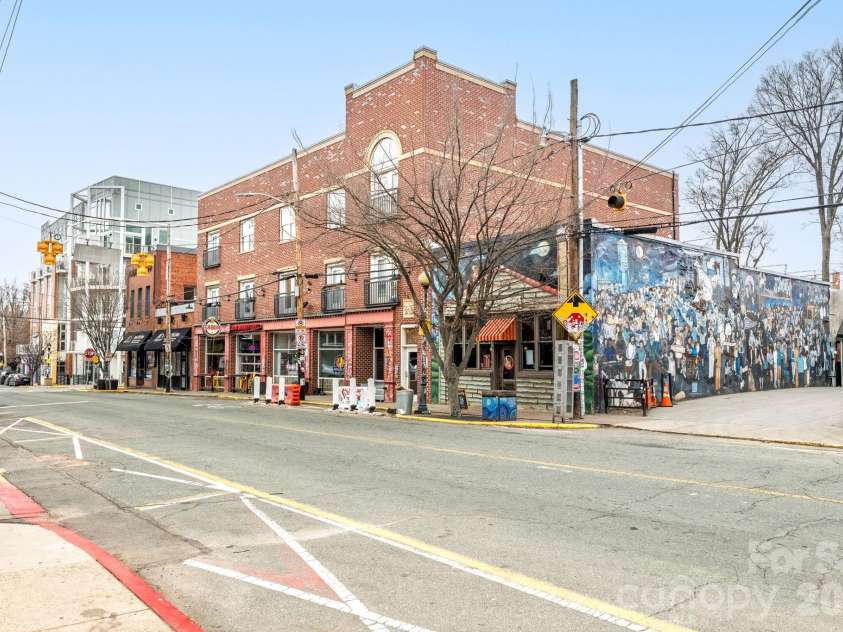 900 Sweetbriar Street, Charlotte, NC 28205.  MLS# CAR4352332, YatesRealty ID 12825. 
