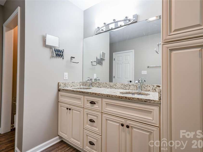 123 Creekside Drive, Shelby, NC 28152.  MLS# CAR4364851, YatesRealty ID 12826. 