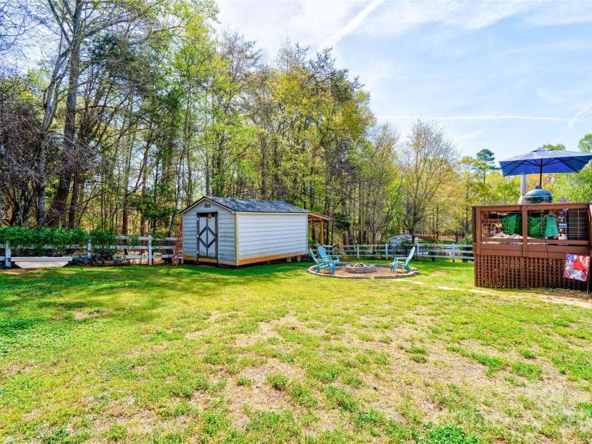 123 Creekside Drive, Shelby, NC 28152.  MLS# CAR4364851, YatesRealty ID 12826. 