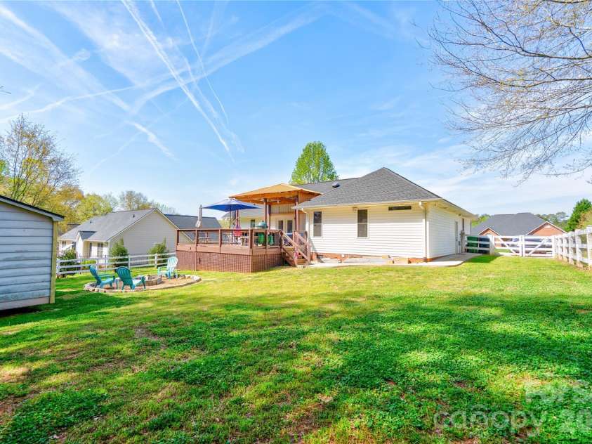 123 Creekside Drive, Shelby, NC 28152.  MLS# CAR4364851, YatesRealty ID 12826. 