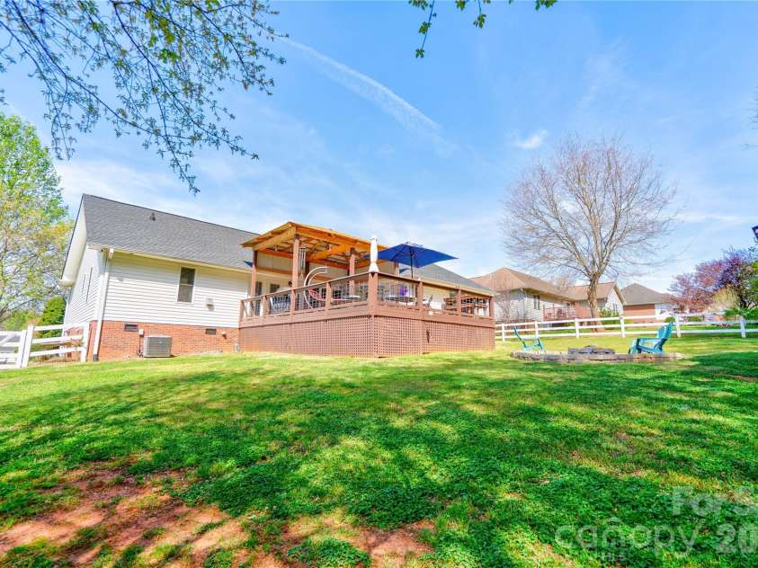 123 Creekside Drive, Shelby, NC 28152.  MLS# CAR4364851, YatesRealty ID 12826. 