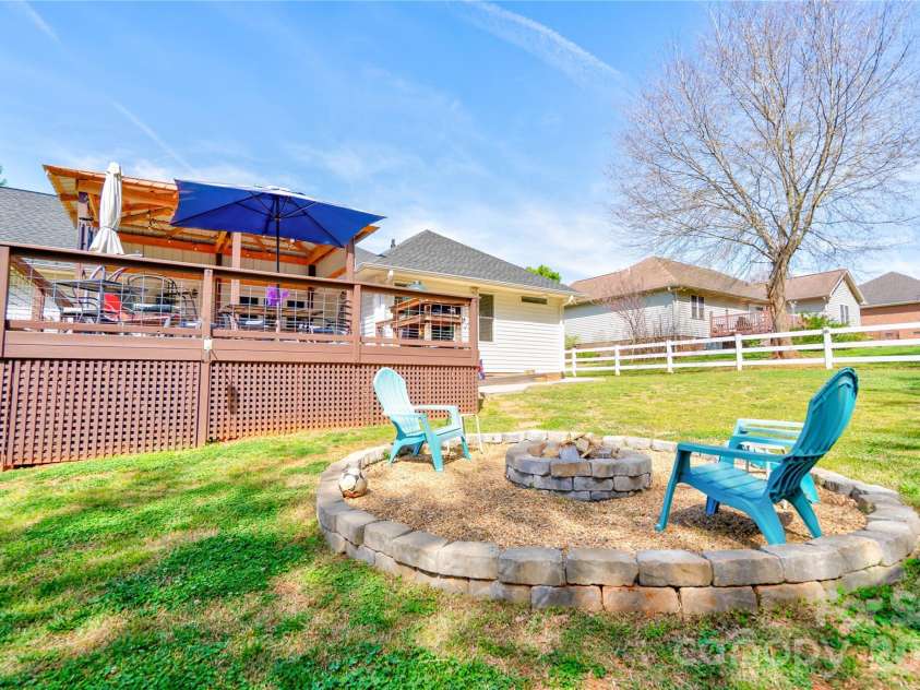 123 Creekside Drive, Shelby, NC 28152.  MLS# CAR4364851, YatesRealty ID 12826. 