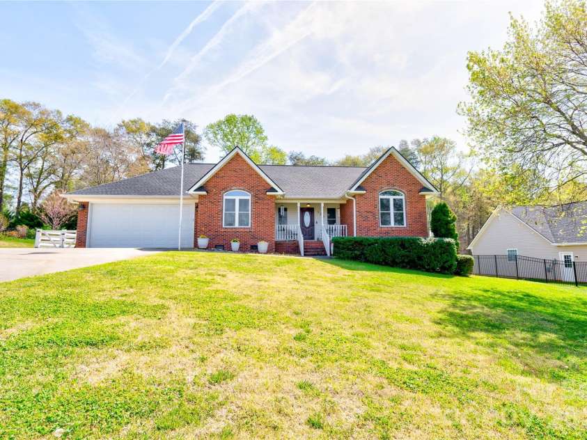 123 Creekside Drive, Shelby, NC 28152.  MLS# CAR4364851, YatesRealty ID 12826. Front View
